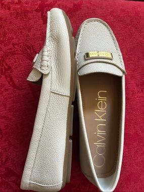 Calvin Klein Cream Pebbled Leather Moccasin Loafers with Gold Plaque